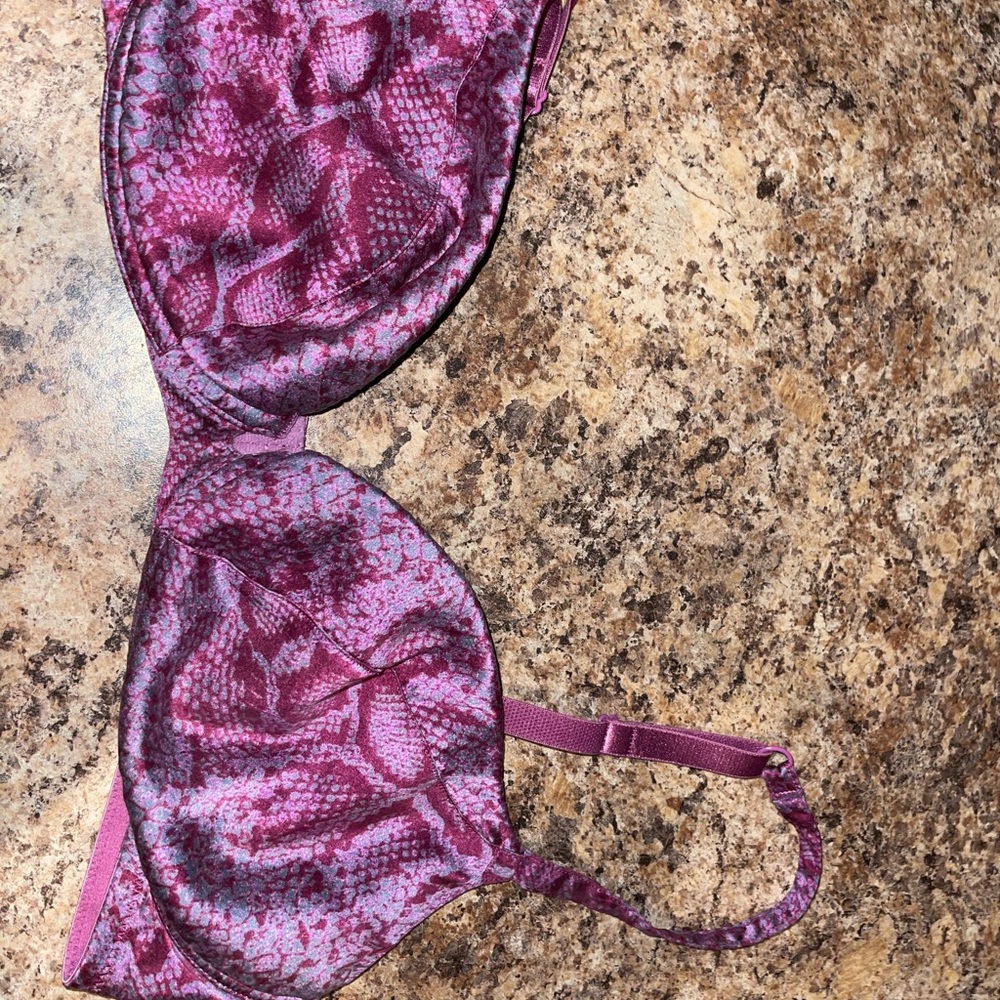 Victoria secret size 36C